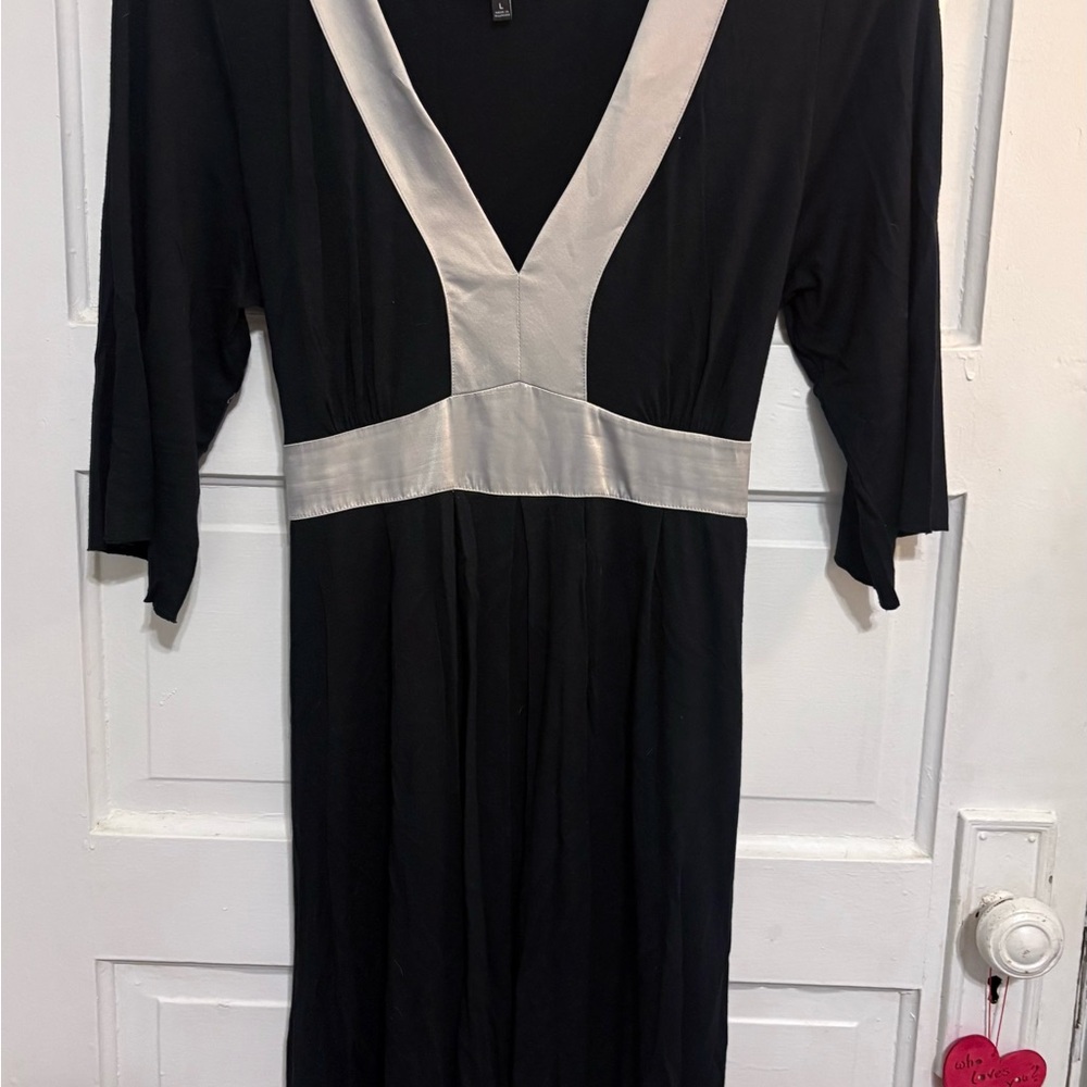 Vintage Express Black and Silver 3/4 Length Sleeve Dress